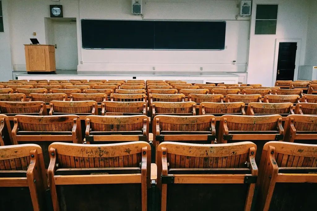 Branża TSL - kierunki studiów związane ze spedycją i logistyką