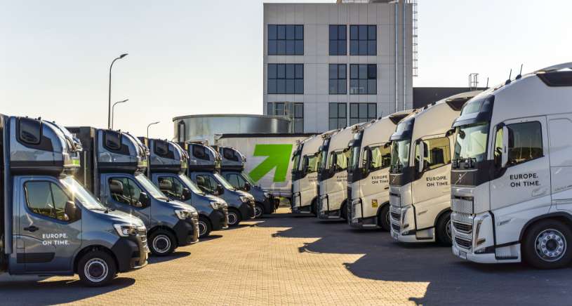 Eine moderne Flotte von mehreren hundert Renault-Transportern